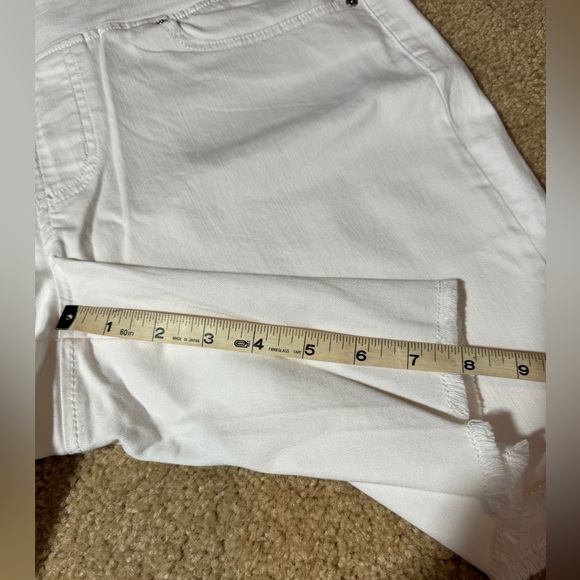 Belle by Kim Gravel TripleLuxe White Twill 5-Pocket 8" Shorts Size 14 A395459 - Picture 8 of 9